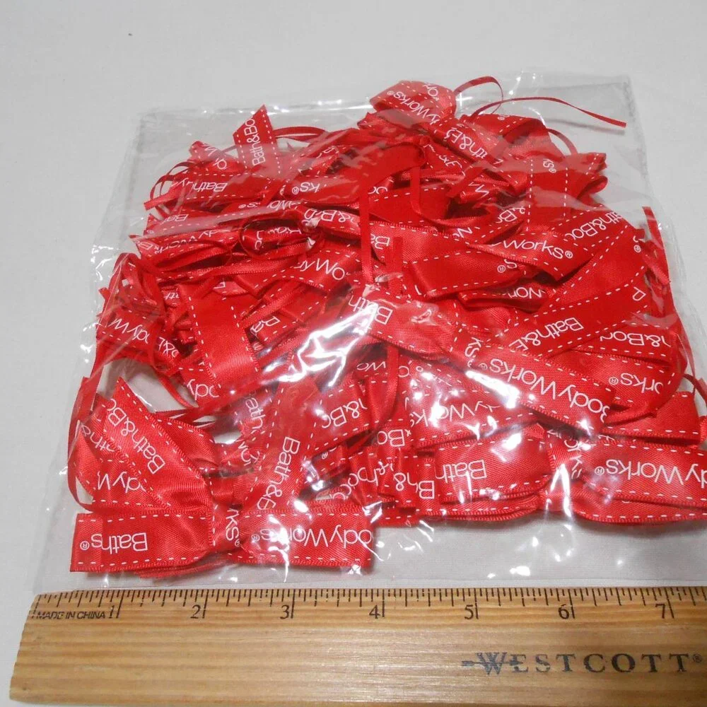 NEW BAG OF 50 BATH AND BODY WORKS RED RIBBONS BOWS FOR ALL OCCASIONS 🎁🎁